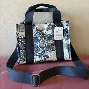 Lululemon Boxy Mini Tote Bag 4.5L *Print
